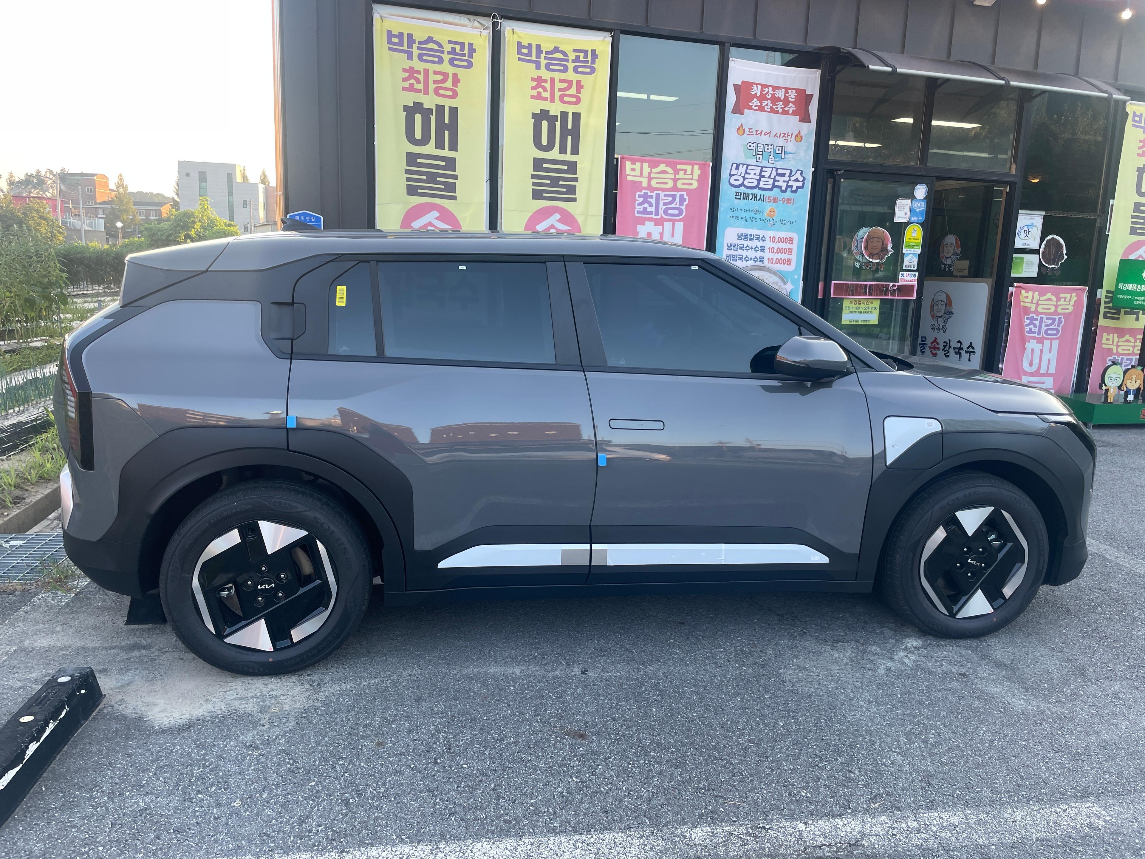 기아 EV3 출고후기 옆면 사진