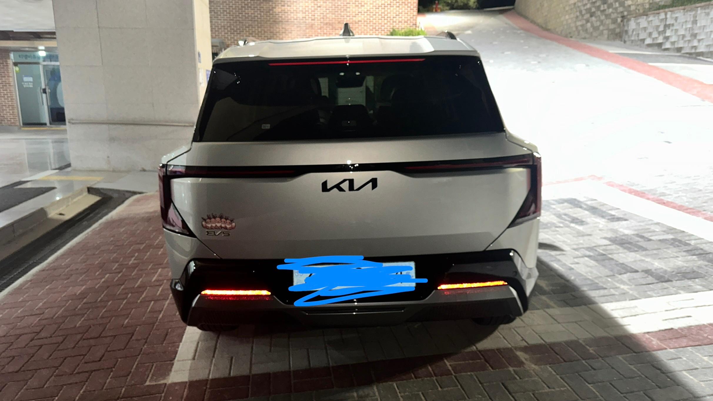 기아 EV5 출고후기 후면 사진