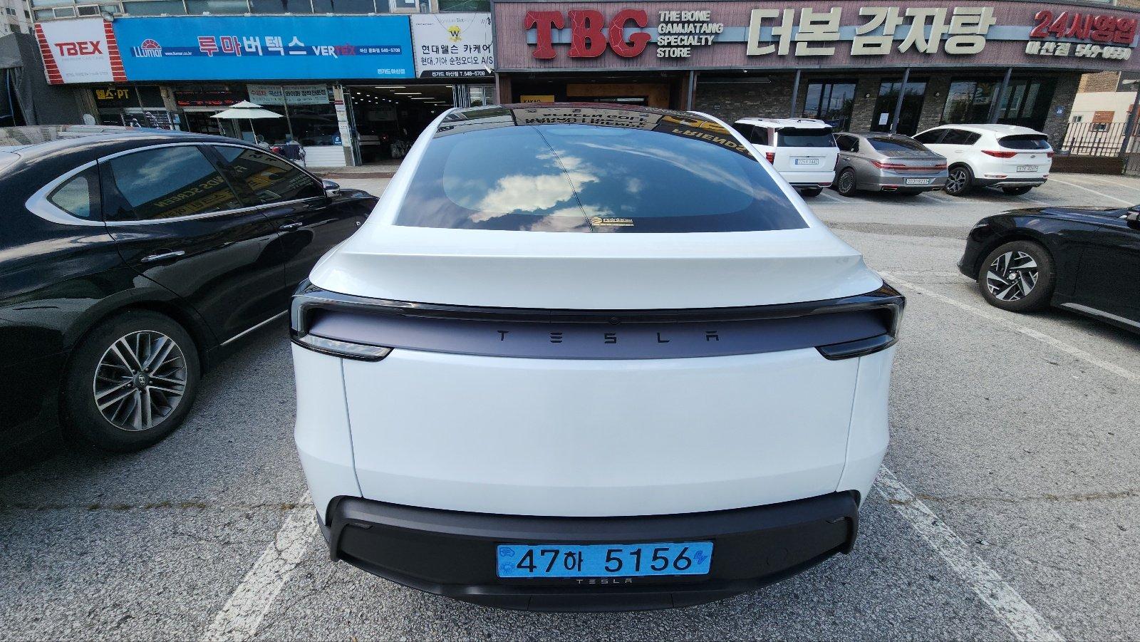 테슬라 모델 Y 출고후기 후면 사진