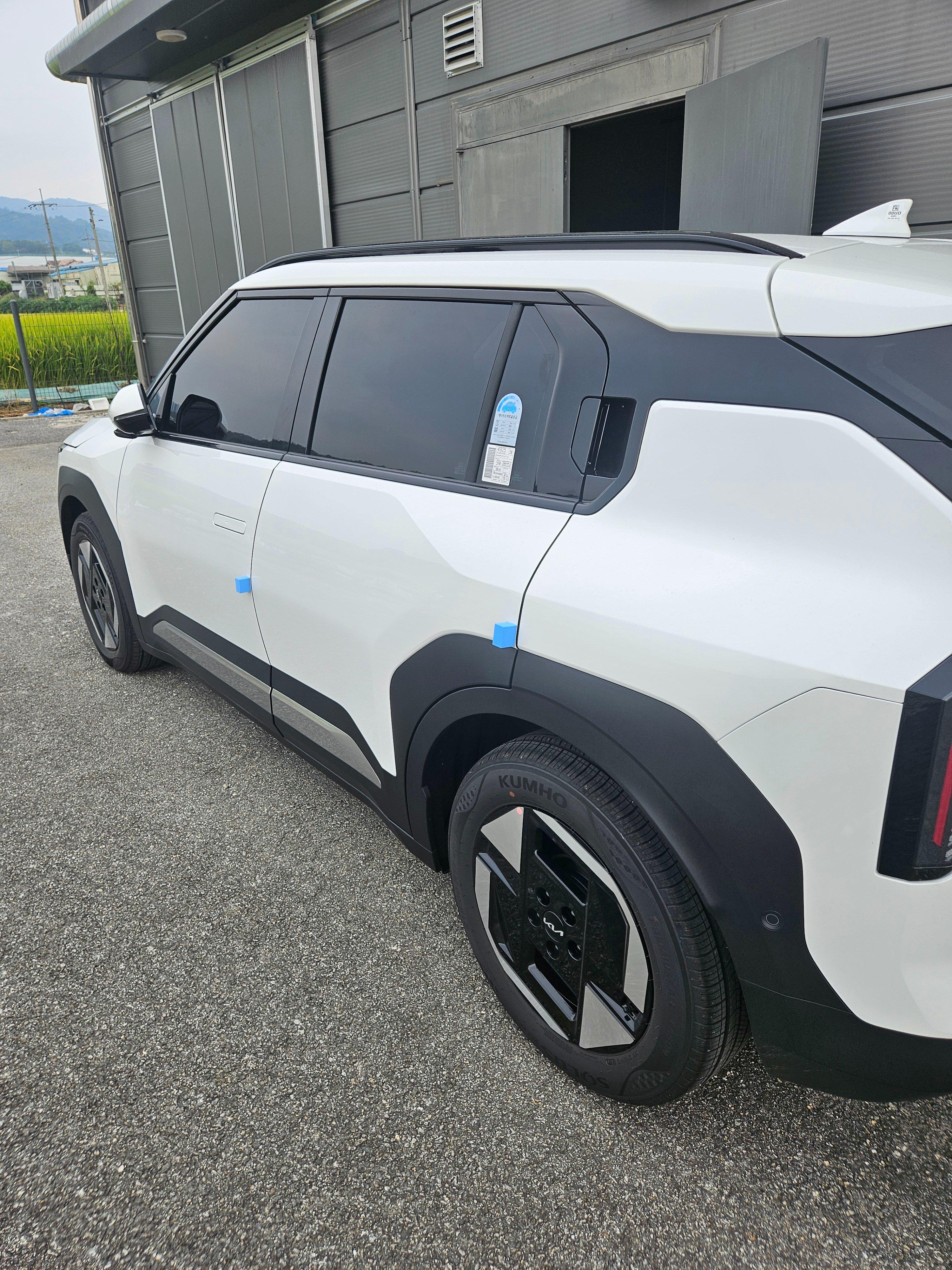 기아 EV3 출고후기 옆면 사진
