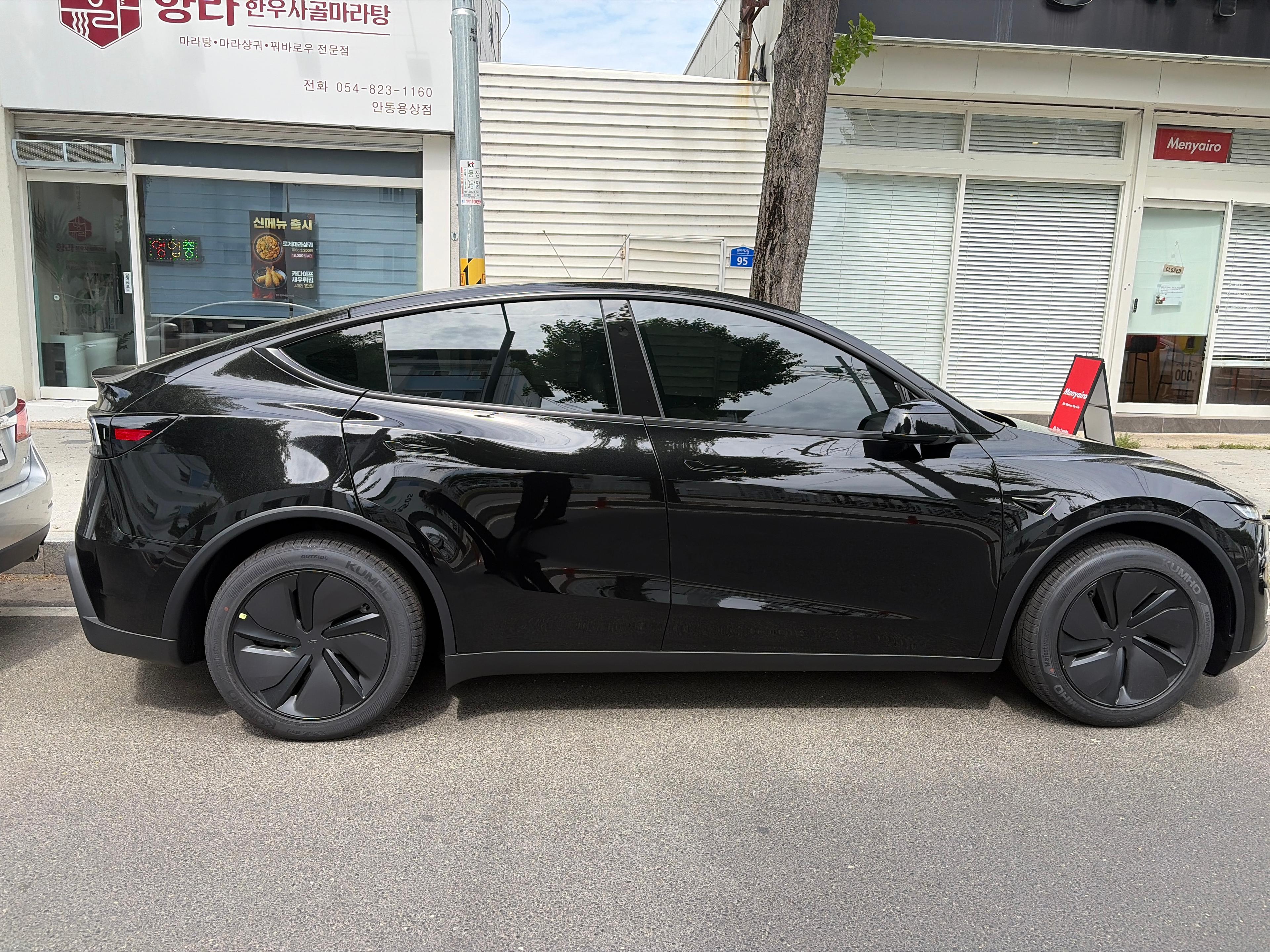 테슬라 Model Y 출고후기 옆면 사진