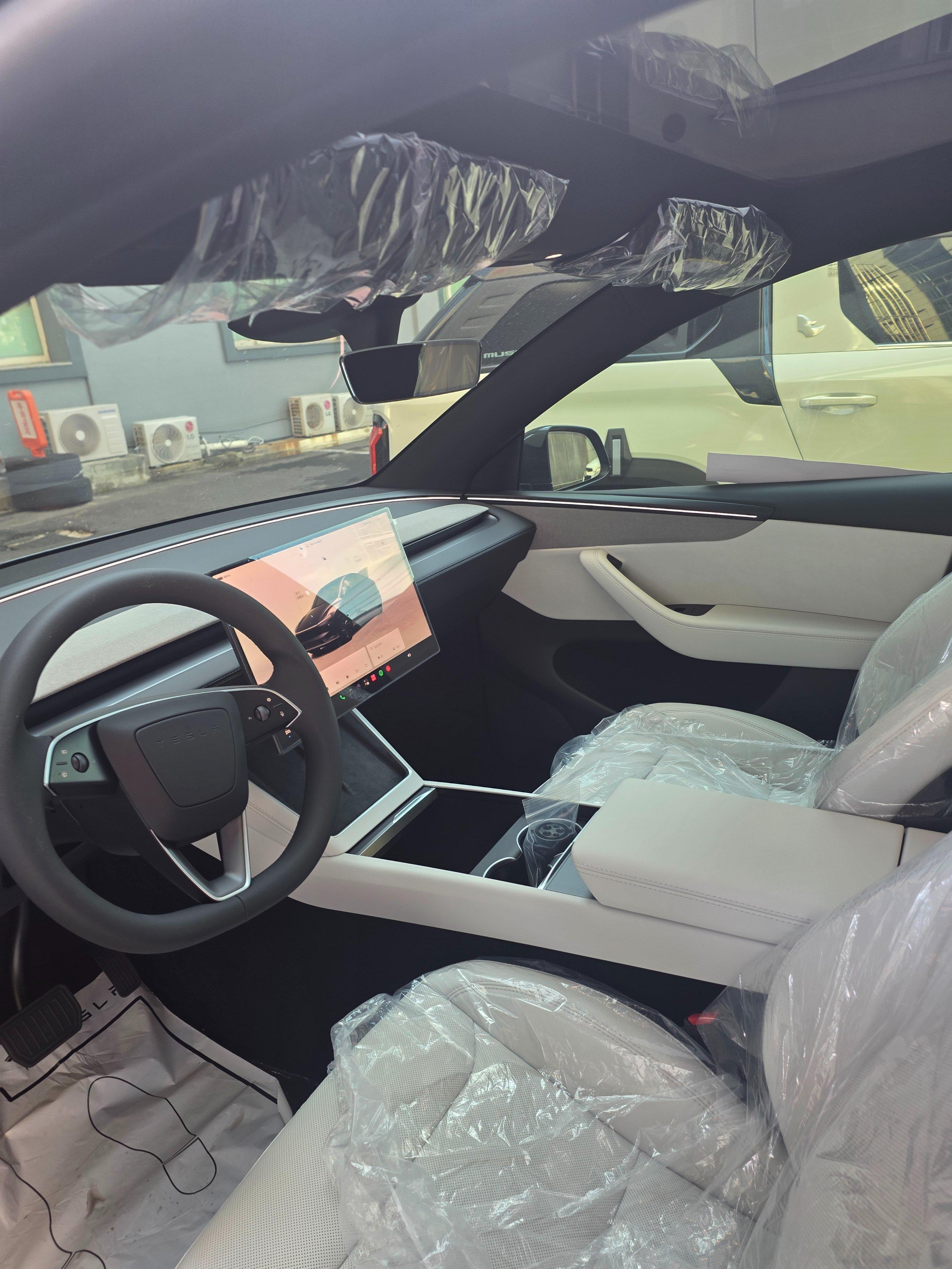 테슬라 Model Y 출고후기 내부 사진