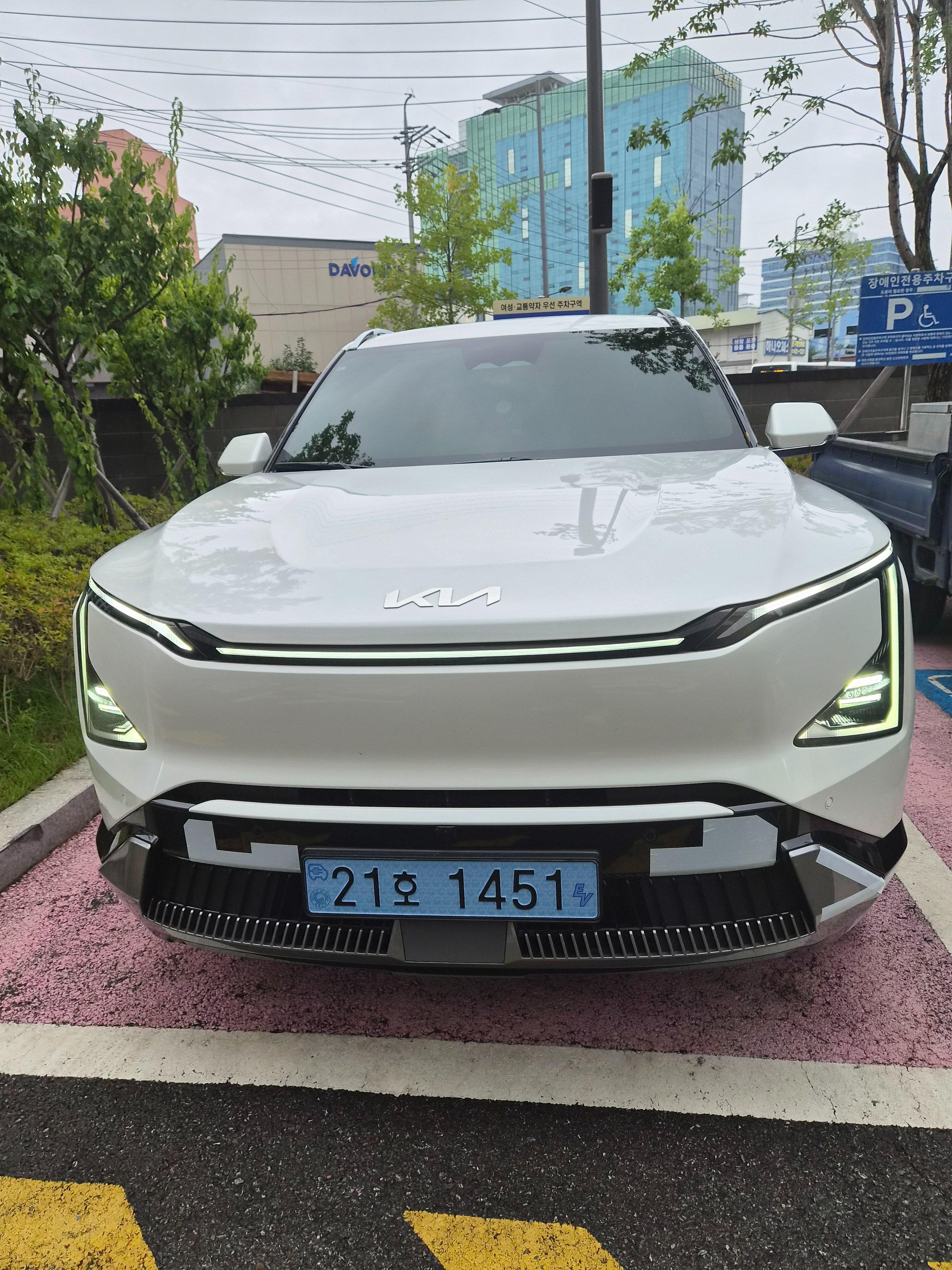 기아 EV5 출고후기 전면 사진